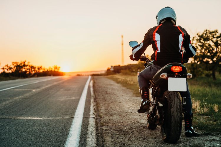 rider wearing helmet for motorcycle in Arizona