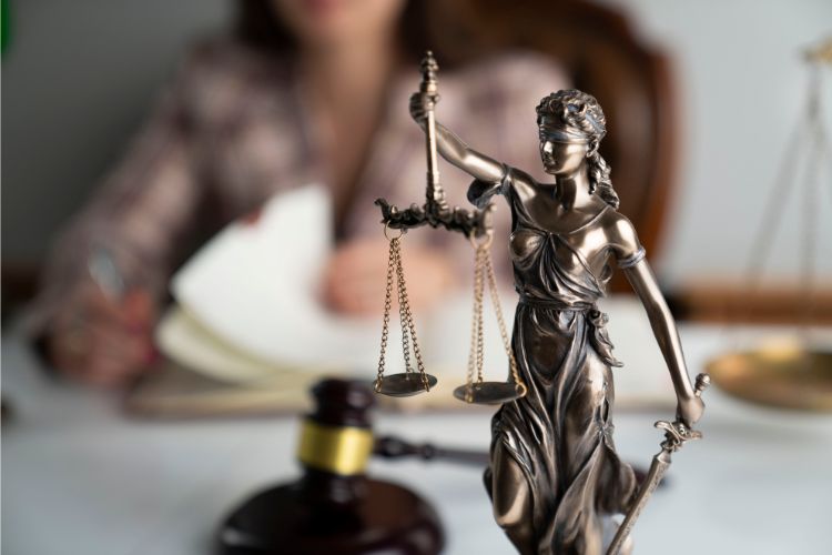 Arizona car accident lawyer and scales of justice