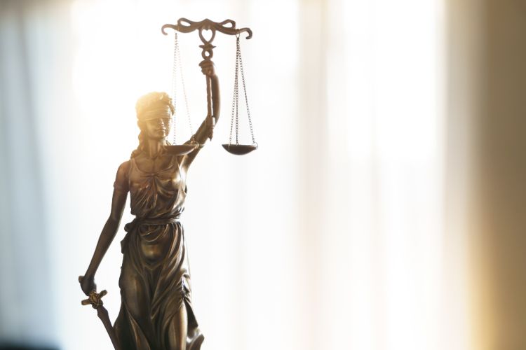 criminal defense themis statue